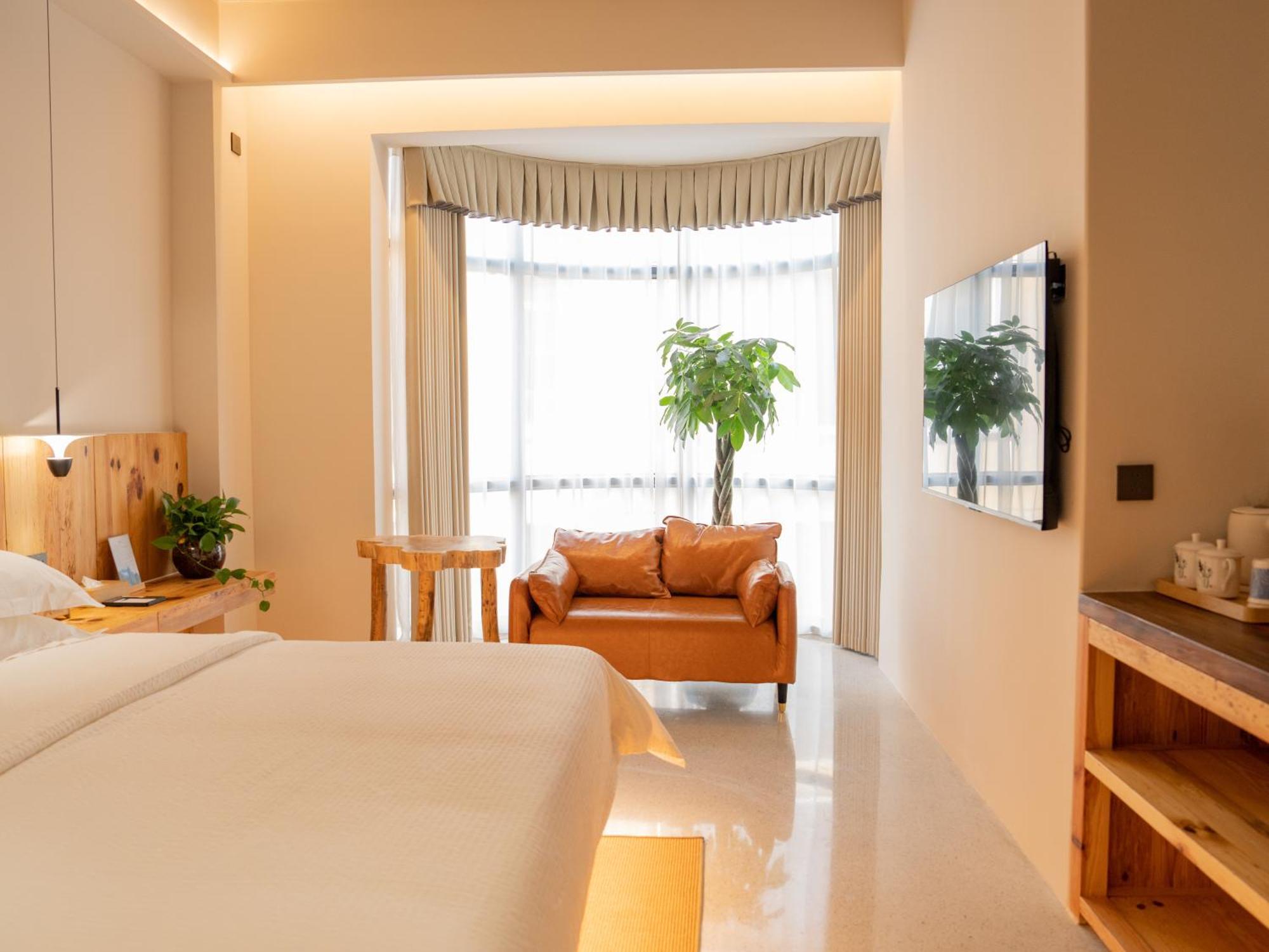 Patio Spring Holiday Inn -- Free Round Trip Pick-Up Service --Panoramic View Of Tianmen Mount Csangcsiacsie Kültér fotó